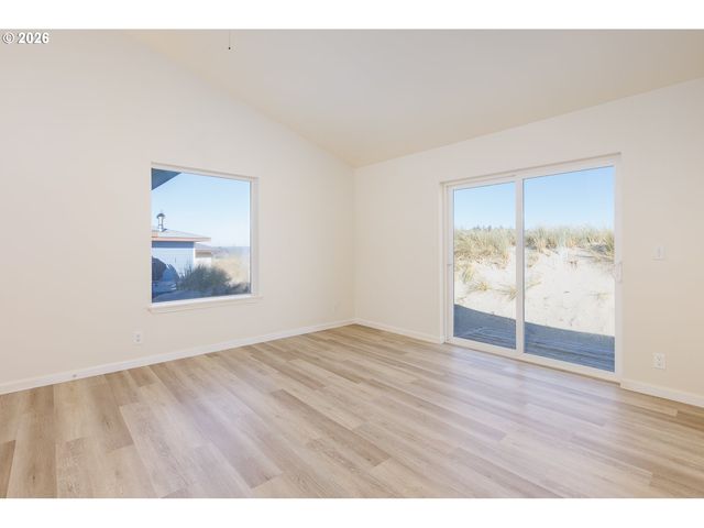 105 Nw OCEANIA Dr, Waldport, OR 97394