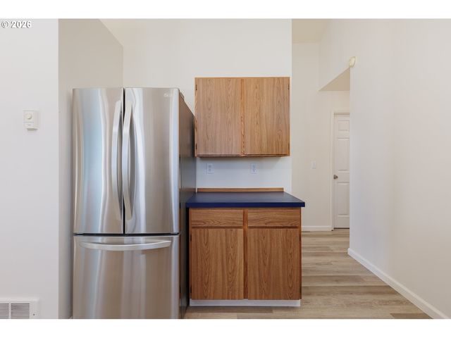 105 Nw OCEANIA Dr, Waldport, OR 97394