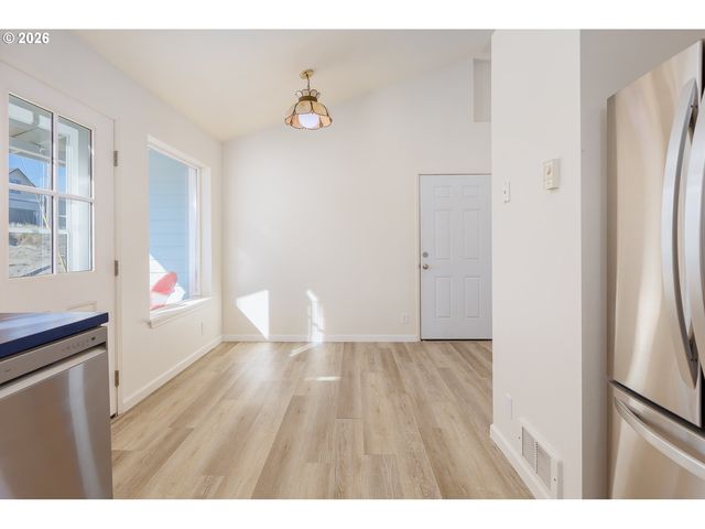 105 Nw OCEANIA Dr, Waldport, OR 97394