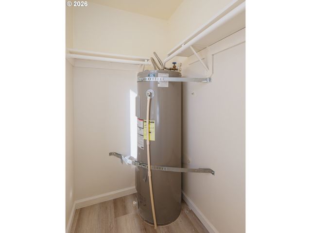 105 Nw OCEANIA Dr, Waldport, OR 97394