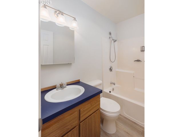 105 Nw OCEANIA Dr, Waldport, OR 97394