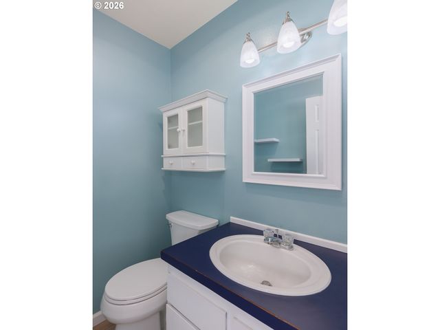 105 Nw OCEANIA Dr, Waldport, OR 97394