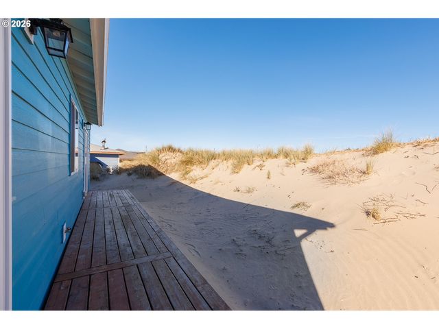 105 Nw OCEANIA Dr, Waldport, OR 97394
