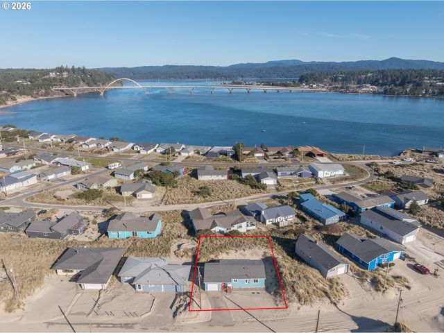 105 Nw OCEANIA Dr, Waldport, OR 97394