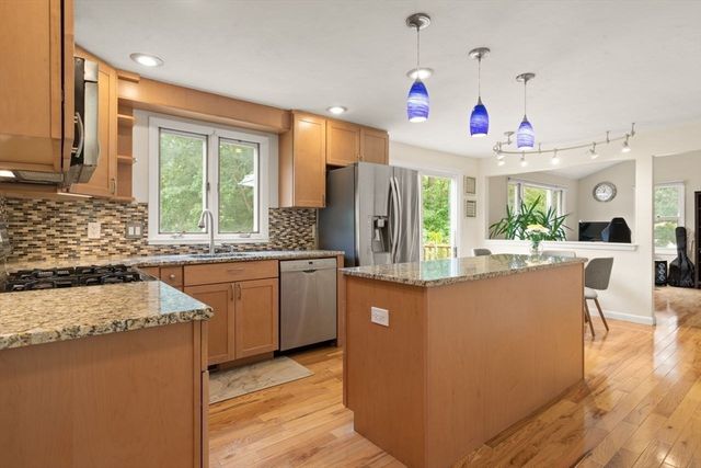 10 Cheshire Rd, Sharon, MA 02067