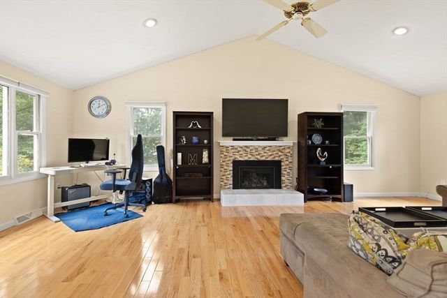 10 Cheshire Rd, Sharon, MA 02067