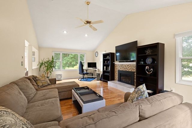 10 Cheshire Rd, Sharon, MA 02067