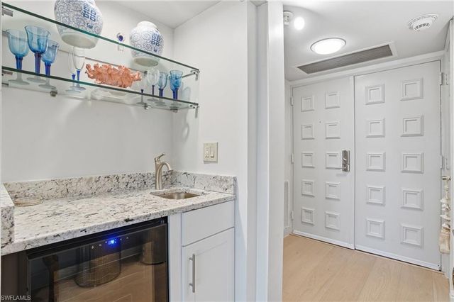 2400 Gulf Shore BLVD N 603, Naples, FL 34103