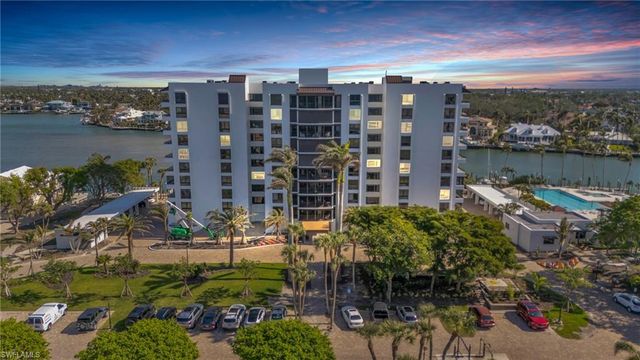 2400 Gulf Shore BLVD N 603, Naples, FL 34103