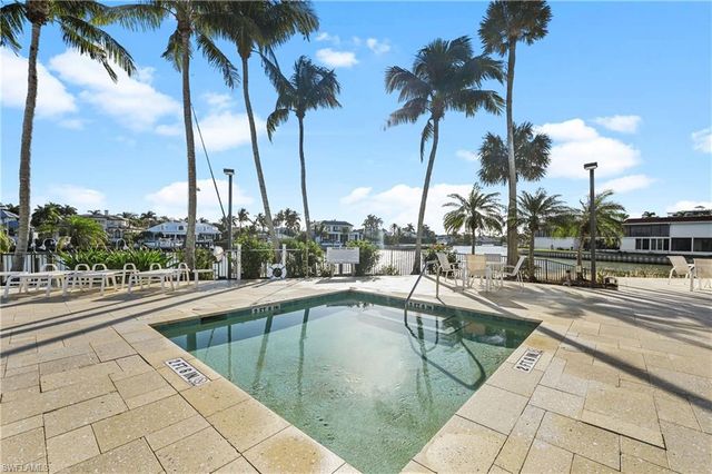 2400 Gulf Shore BLVD N 603, Naples, FL 34103