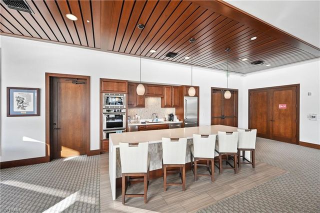 2400 Gulf Shore BLVD N 603, Naples, FL 34103