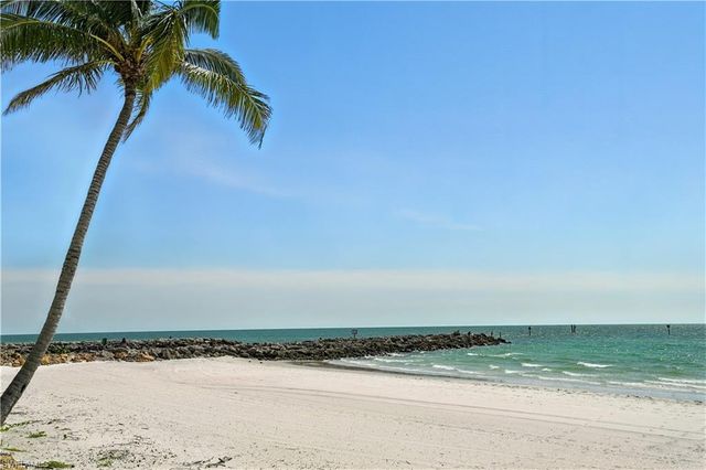 2400 Gulf Shore BLVD N 603, Naples, FL 34103