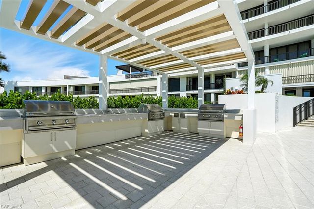 2400 Gulf Shore BLVD N 603, Naples, FL 34103