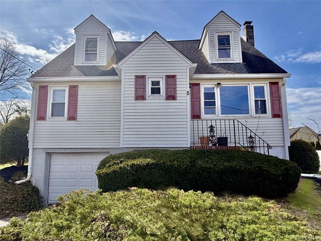5 Lockwood Road, Carmel, NY 10512