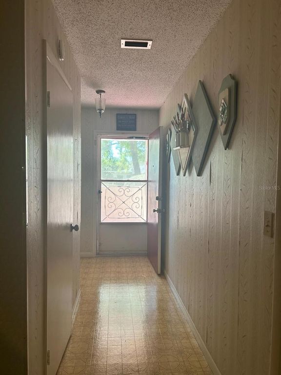 Image 2 of property listing at 568 SILVER COURSE LOOP, Ocala, FL 34472