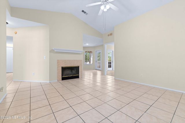 1701 THE GREENS Way 1821, Jacksonville Beach, FL 32250