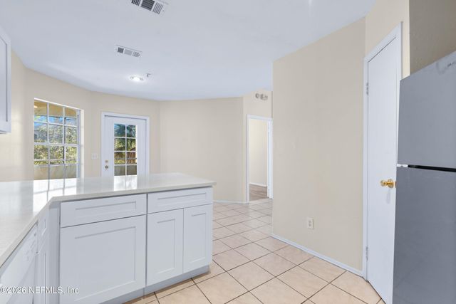 1701 THE GREENS Way 1821, Jacksonville Beach, FL 32250