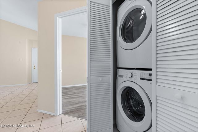 1701 THE GREENS Way 1821, Jacksonville Beach, FL 32250