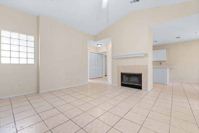 1701 THE GREENS Way 1821, Jacksonville Beach, FL 32250