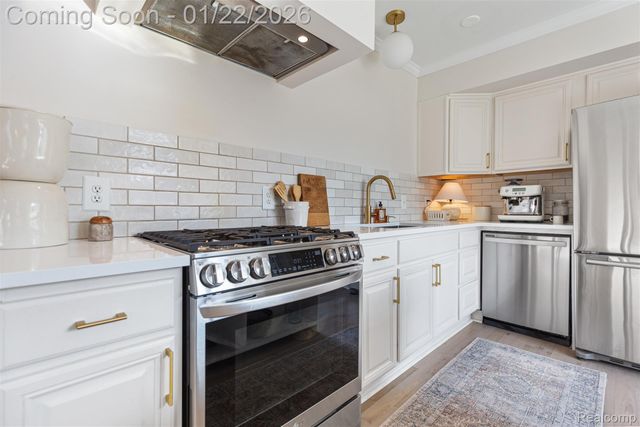 6740 Barabeau Drive, Troy, MI 48085