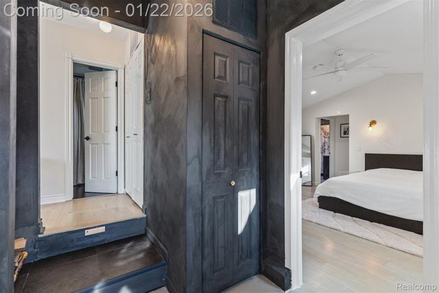 6740 Barabeau Drive, Troy, MI 48085