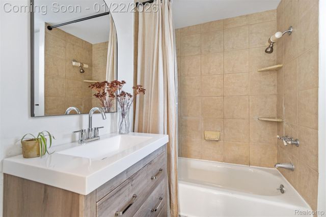 6740 Barabeau Drive, Troy, MI 48085