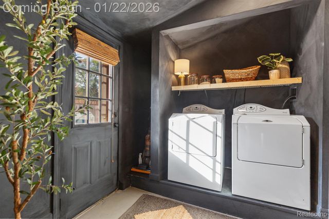 6740 Barabeau Drive, Troy, MI 48085