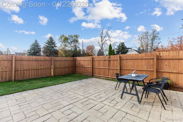 6740 Barabeau Drive, Troy, MI 48085