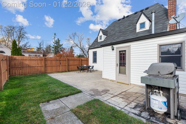 6740 Barabeau Drive, Troy, MI 48085