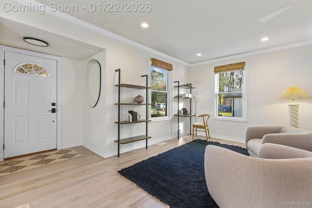 6740 Barabeau Drive, Troy, MI 48085