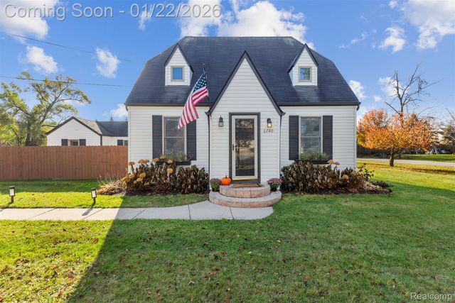 6740 Barabeau Drive, Troy, MI 48085