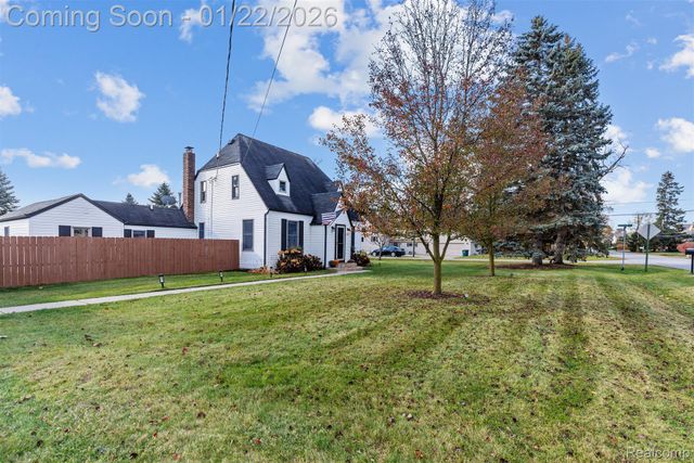 6740 Barabeau Drive, Troy, MI 48085