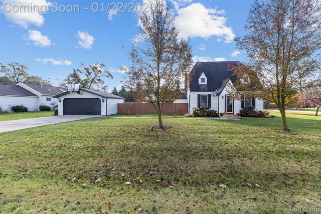 6740 Barabeau Drive, Troy, MI 48085