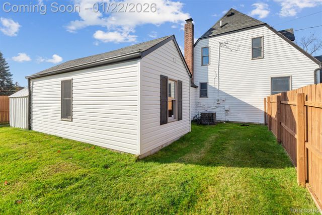 6740 Barabeau Drive, Troy, MI 48085