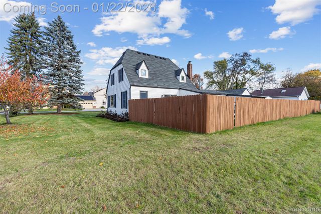 6740 Barabeau Drive, Troy, MI 48085