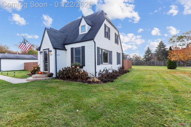 6740 Barabeau Drive, Troy, MI 48085
