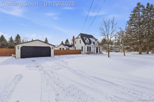 6740 Barabeau Drive, Troy, MI 48085