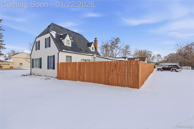 6740 Barabeau Drive, Troy, MI 48085