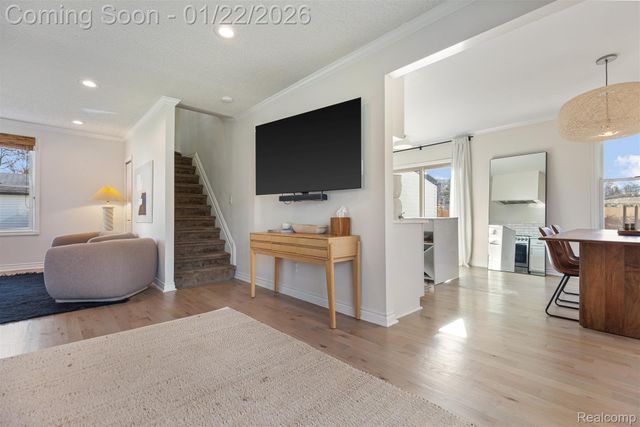 6740 Barabeau Drive, Troy, MI 48085