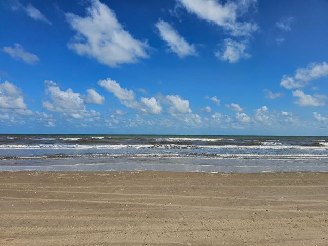 611 Arlo Terrace, Crystal Beach, TX 77617