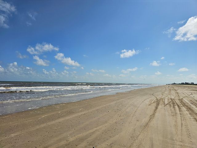 611 Arlo Terrace, Crystal Beach, TX 77617