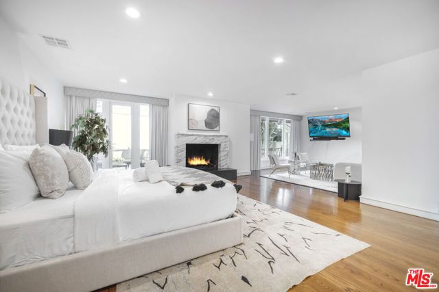 8828 Thrasher Avenue, Los Angeles, CA 90069