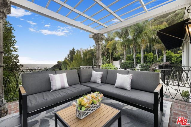 8828 Thrasher Avenue, Los Angeles, CA 90069