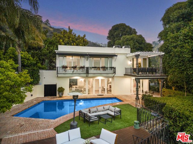 8828 Thrasher Avenue, Los Angeles, CA 90069