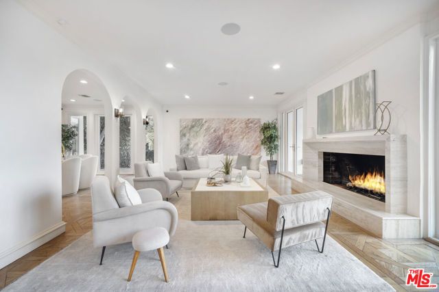 8828 Thrasher Avenue, Los Angeles, CA 90069