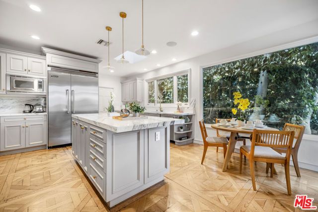 8828 Thrasher Avenue, Los Angeles, CA 90069