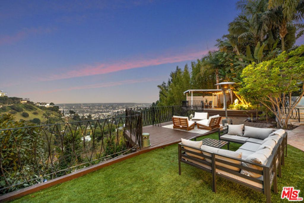 8828 Thrasher Avenue, Los Angeles, CA 90069