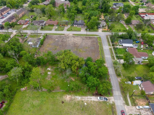 306 Walthall Drive, Houston, TX 77022