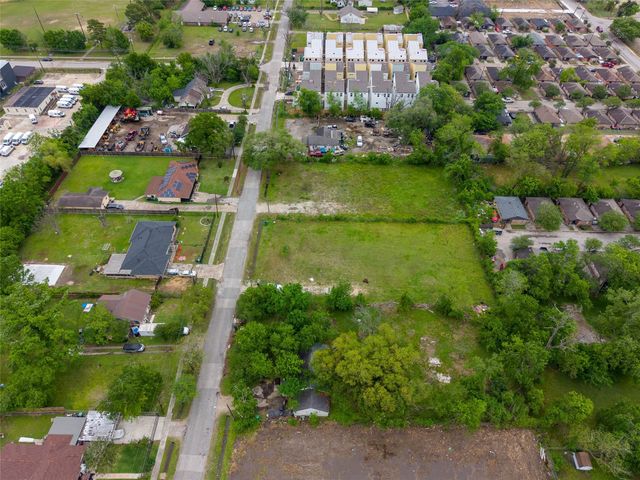 306 Walthall Drive, Houston, TX 77022
