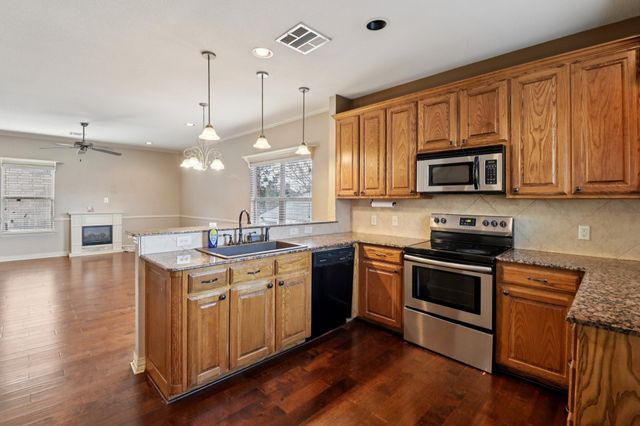 5107 Chesterfield Place, Arlington, TX 76017